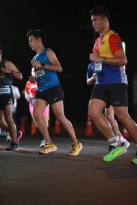 BIB: 0664, 0041
                            <button type="button" onclick="openModal(21303288)" class="btn btn-primary btn-sm float-right btn-popup" data-toggle="modal" data-target=".modal-high-quality">
                        <i class="fas fa-shopping-cart"></i> Add to Cart
                    </button>
                                            <button type="button" onclick="isThisMe(21303288, true)" class="btn btn-success btn-sm float-right btn-popup btn-isme hidden" data-toggle="tooltip" data-placement="bottom" title="นี่คือรูปของคุณใช่ไหม คลิกที่นี่เพื่อเอาเข้าอัลบั้ม">
                        <i class="fas fa-plus"></i> Add to album
                    </button>
                    <button type="button" onclick="isThisMe(21303288, false)" class="btn btn-warning btn-sm float-right btn-popup btn-isnotme hidden">
                        <i class="fas fa-ban"></i> Remove from album
                    </button>